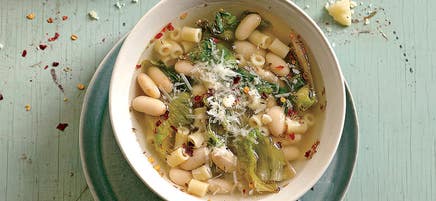 Soupe de pâtes aux haricots cannellini et à la scarole