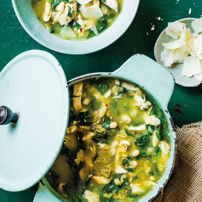 Wärmende Pesto-Hühner-Suppe