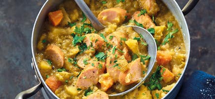 Erbsensuppe mit Geflügel-Wienerli