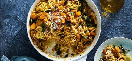 Linguine med butternutpumpa, svartkål och vita bönor
