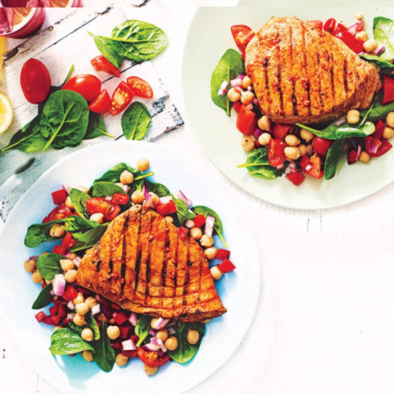 Photo de/du Steak de thon à l’espagnole et salade de pois chiches par WW