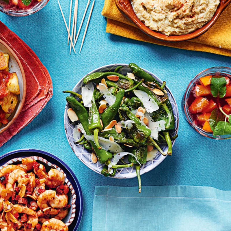 Photo de/du Poivrons de Padrón, manchego et amandes par WW