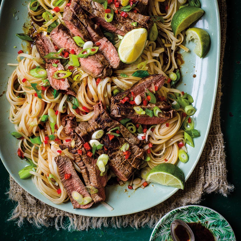 Thai-Rindfleisch-Salat mit Reisnudeln