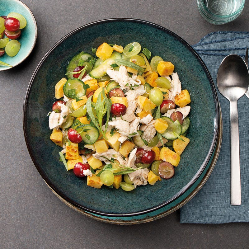 Gezupftes Estragon-Hähnchen in fruchtigem Bratkartoffel-Gurken-Salat