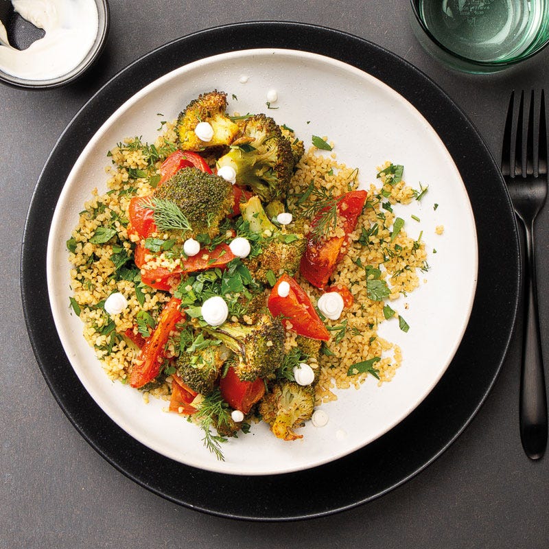 Kräuter-Taboulé mit Ofentomaten und Röstbroccoli