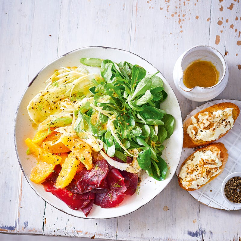 Foto van Rodebietensalade met sinaasappel en crostini met feta door WW