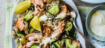 Kryddig lax- och rissallad med citrondressing