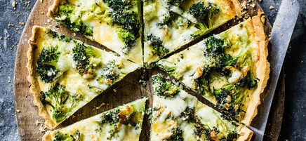 Broccoli- och cheddarpaj