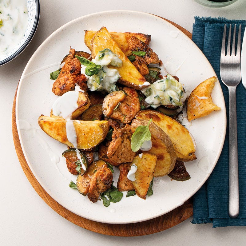 Puten-Zucchini-Gyros mit Kartoffelwedges und Zaziki