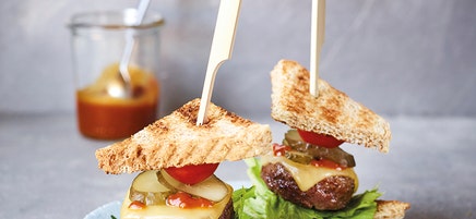 Mini-burgers op een spies