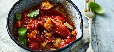Pasta med rostade tomater och basilika