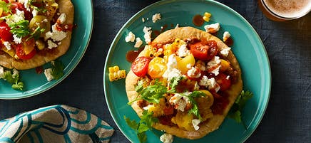 Tostadas souples à la mexicaine faites de pâte à deux ingrédients