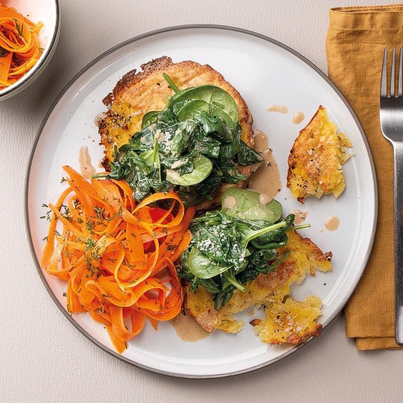 Kartoffelrösti mit Rahmspinat und Karotten-Dill-Salat
