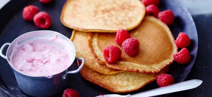 Banan- och vaniljpannkakor med hallonkräm