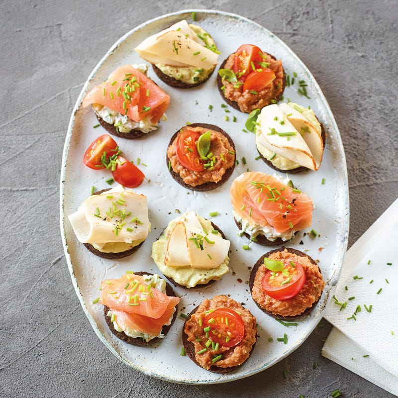 Pumpernickeltaler mit dreierlei Cremes