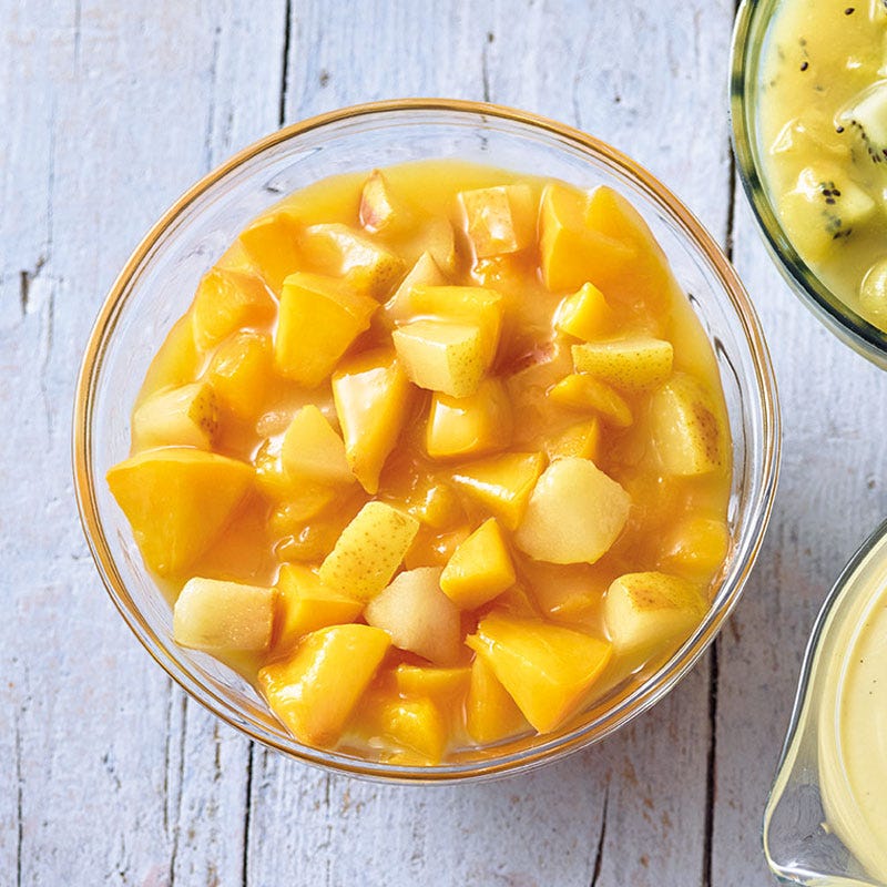 Gelbe Grütze mit warmer Vanillesauce