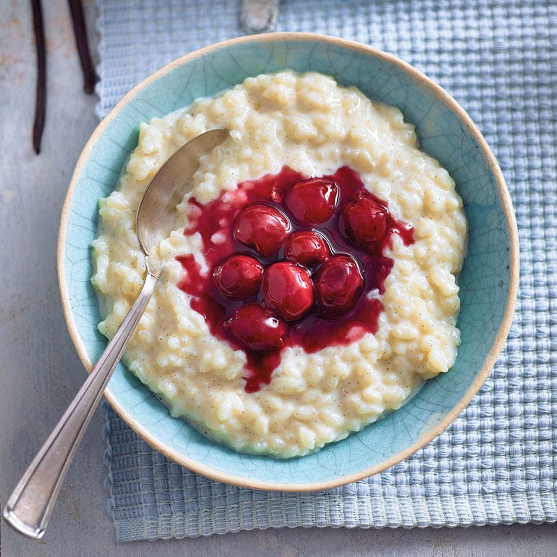 Vanille-Milchreis mit heißen Kirschen