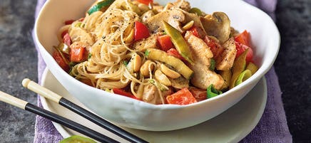 Asia-Erdnuss-Nudeln mit Hähnchen