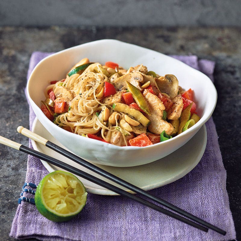 Asia-Erdnuss-Nudeln mit Hähnchen