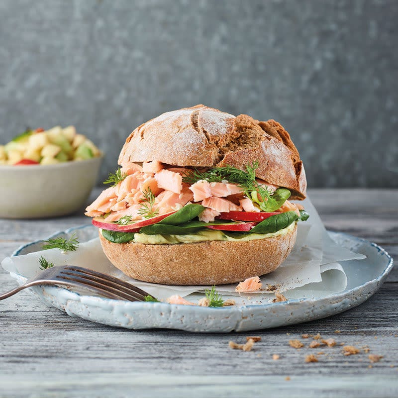 Pulled-Lachs-Burger mit Honig-Senf-Creme