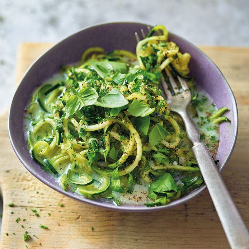 Zucchininoodles in Kräuter-Käse-Sauce