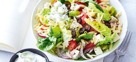 Salade de pâtes grecques et tzatziki