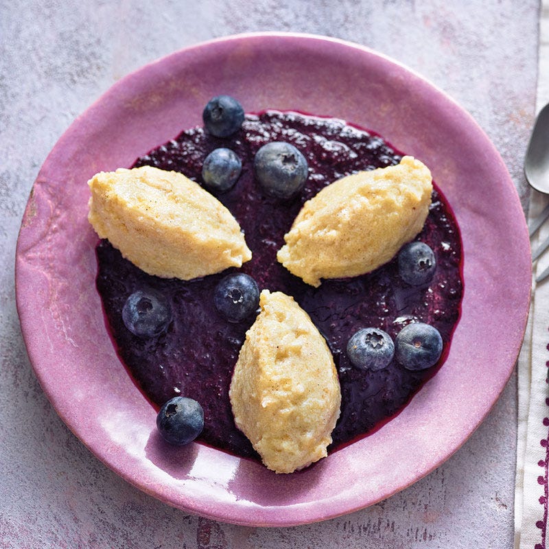 Quarknocken auf Heidelbeerspiegel