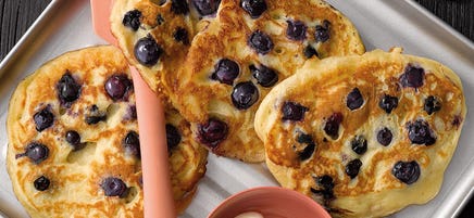 Buttermilch-Pancakes mit Heidelbeeren