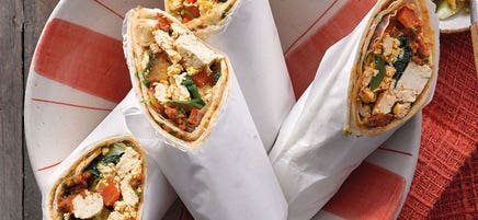 Frühstückswrap mit Tofu und Spinat