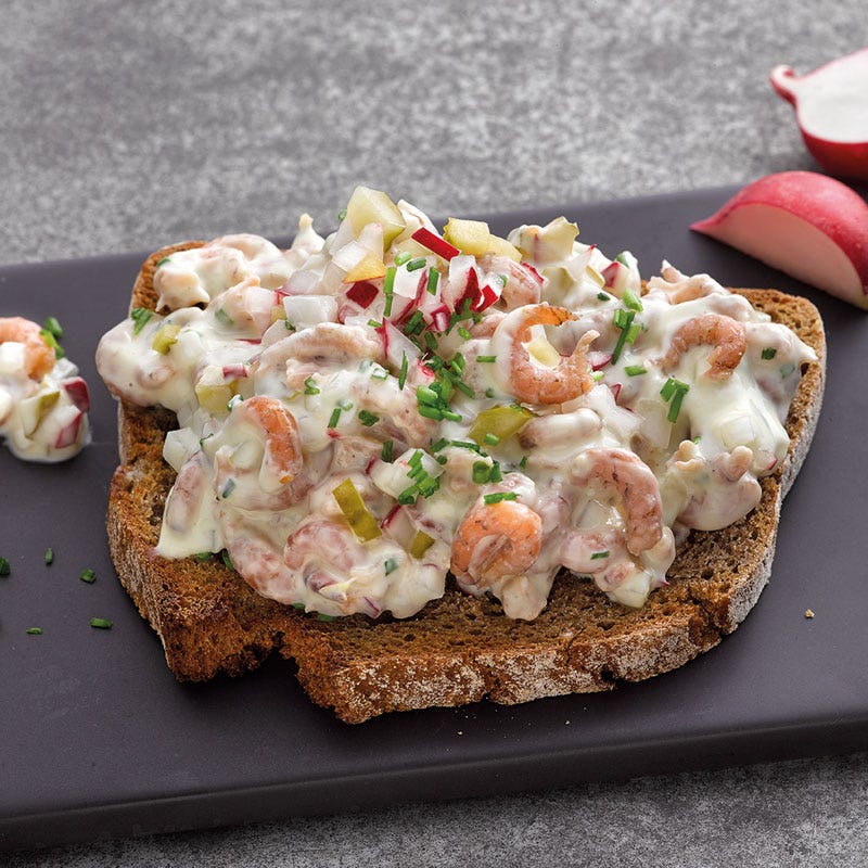 Geröstetes Brot mit Krabbensalat
