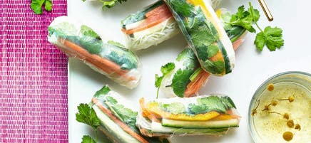 Summer rolls with satay sauce