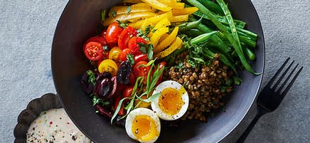 Bol de lentilles vertes à la vinaigrette crémeuse