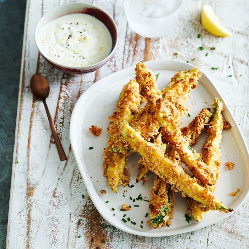 ViktVäktarna - Chipspanerade zucchinisnacks med vitlöksdipp