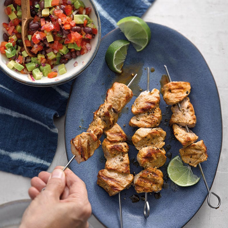 Mexikanische Salsa mit Filetspießen