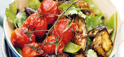 Warmer Tomaten-Auberginensalat
