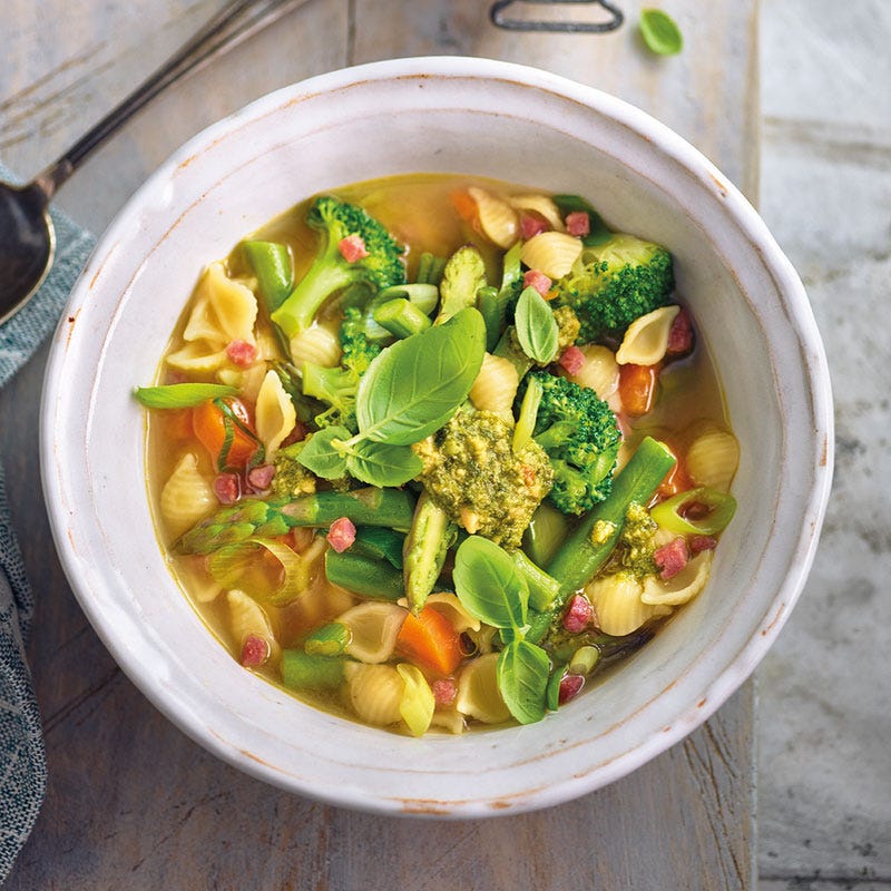 Italienische Nudelsuppe mit Pesto