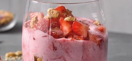 Erdbeer-Skyr-Creme mit Crunch