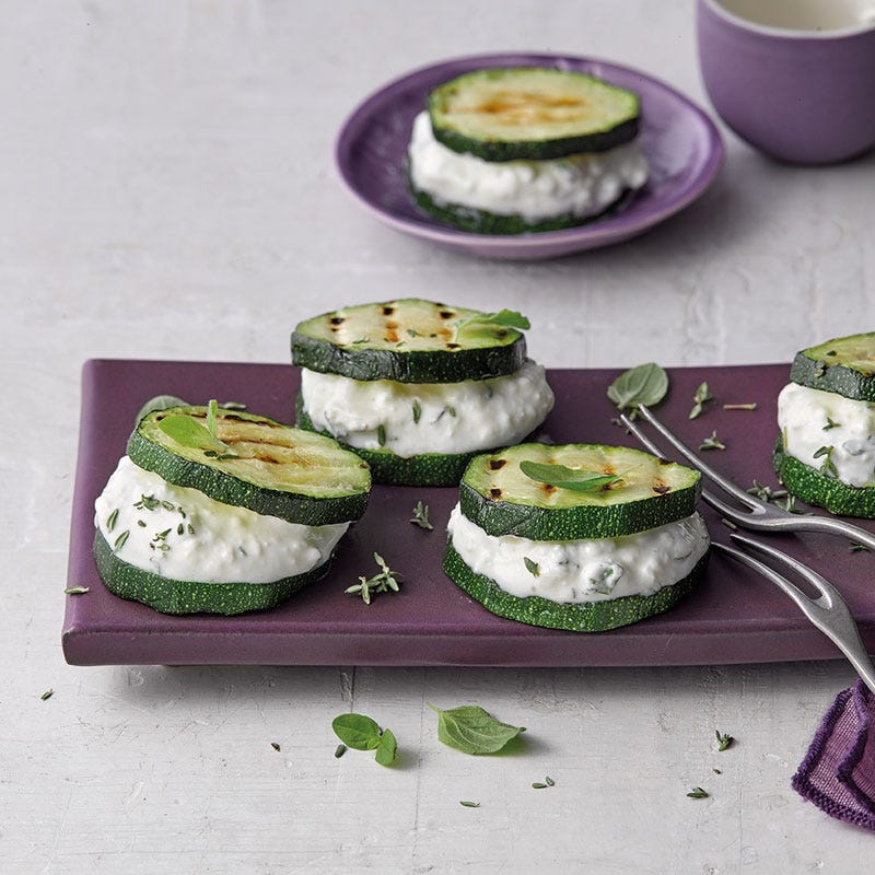 Zucchini-Schafskäse-Türmchen