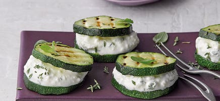 Zucchini-Schafskäse-Türmchen