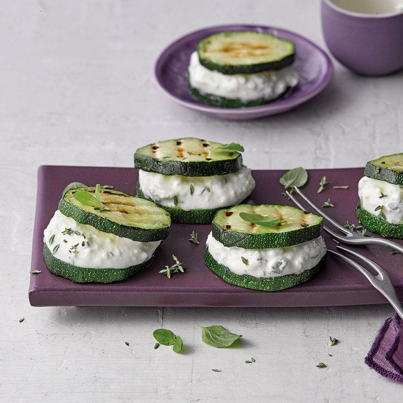 Zucchini-Schafskäse-Türmchen