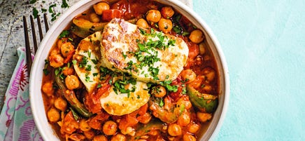 Chickpea stew with halloumi