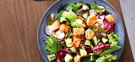 Gemengde salade met zalm