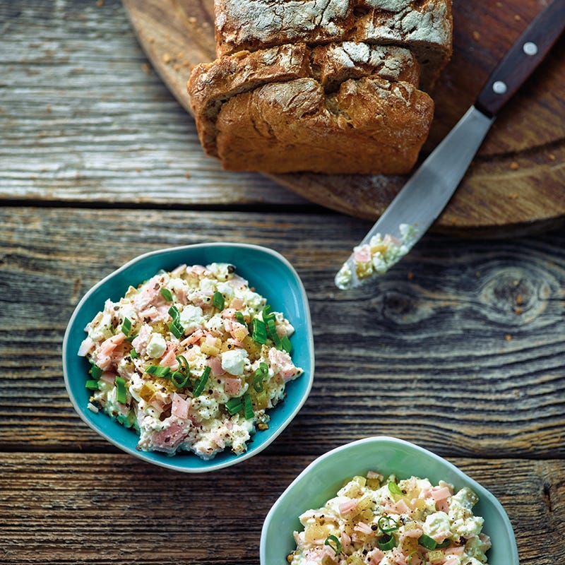 Foto van Roggebrood met ham-cottage cheesecrème door WW
