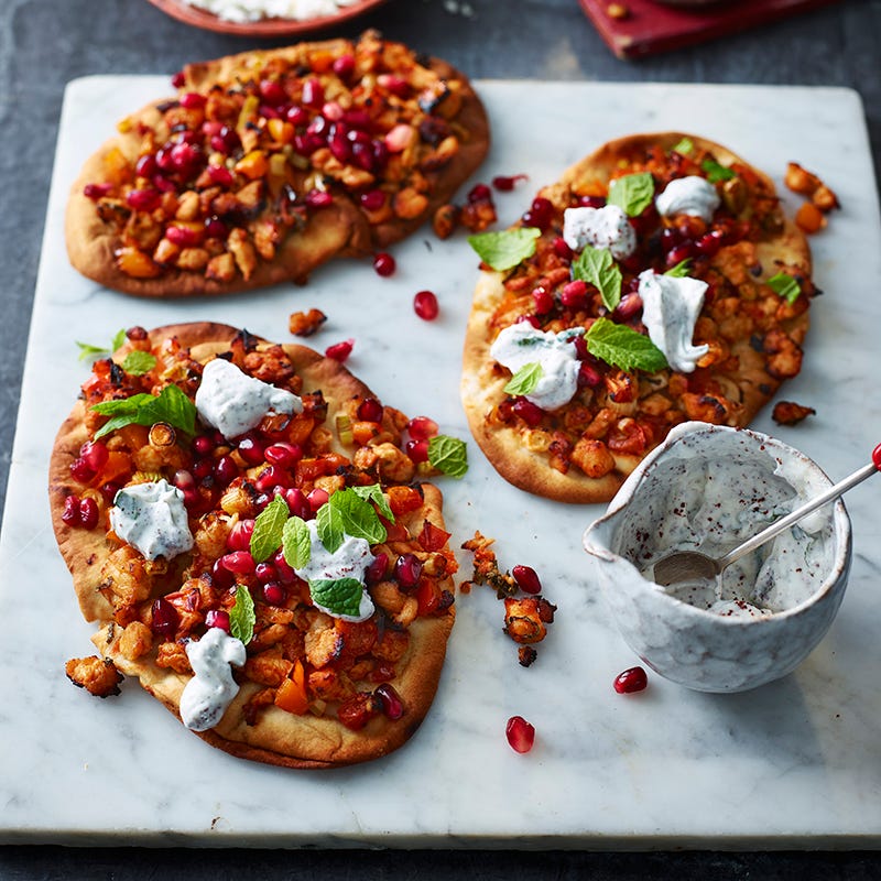 ViktVäktarna - Naanbrödspizza med kryddig färs och tahiniyoghurt