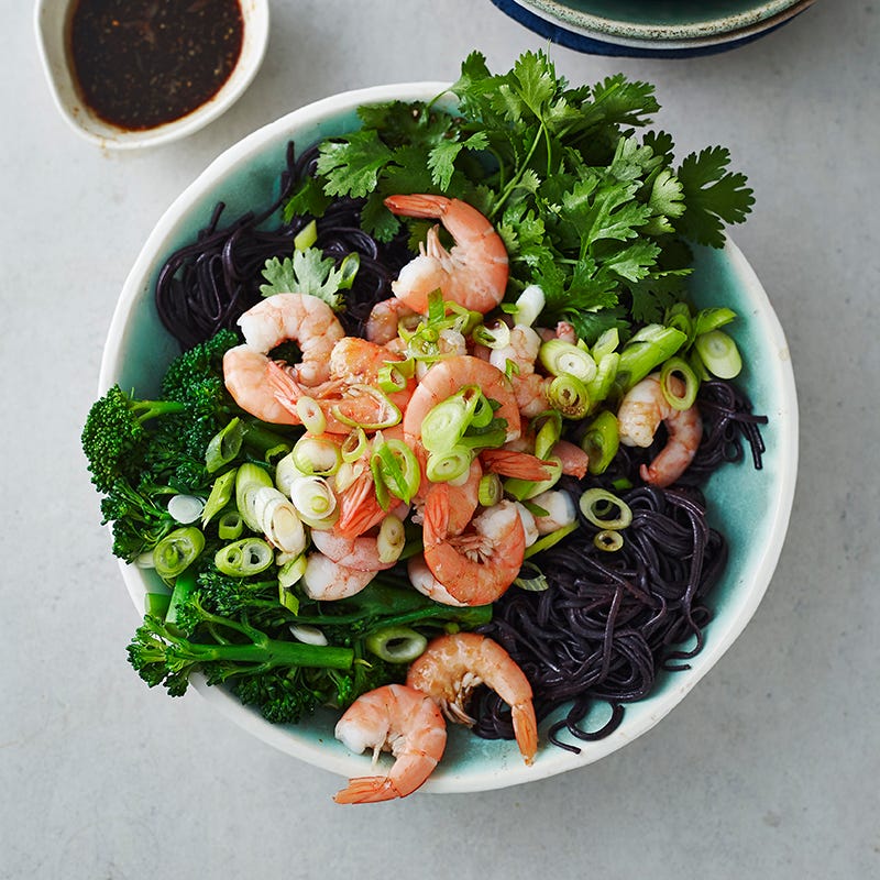 ViktVäktarna - Asiatisk nudelsallad med räkor och sparrisbroccoli