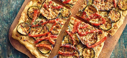 Flammkuchen med grillade grönsaker