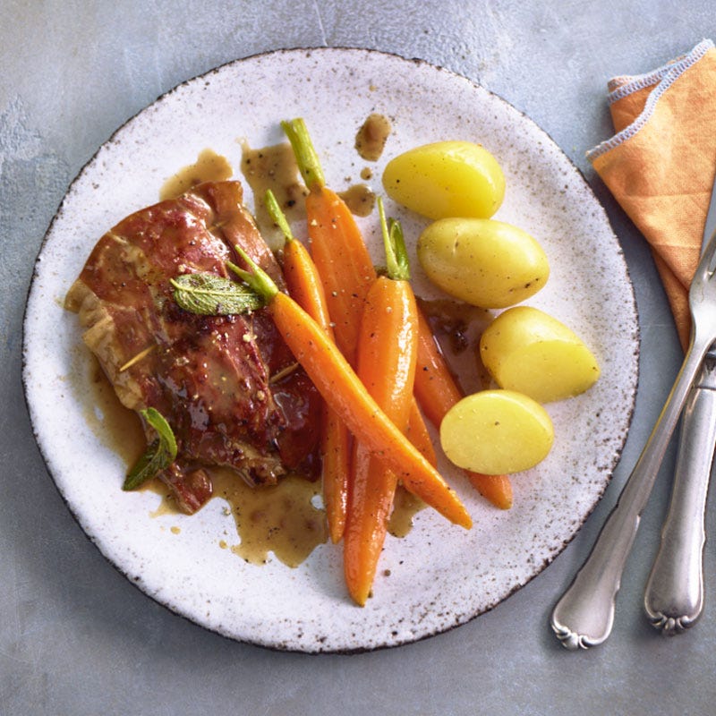 Saltimbocca vom Schweinefilet mit glasierten Karotten