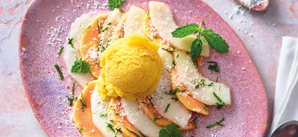 Melon- och papayacarpaccio med glass