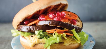 Auberginenburger mit Hummus