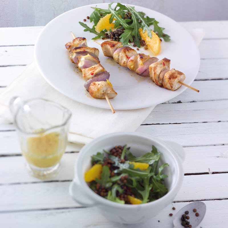 Puten-Schalotten-Spieße mit Linsensalat